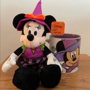 Minnie mouse halloween mug with plushie